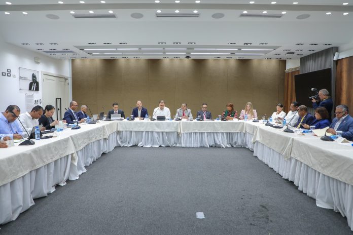 Representantes de sectores son escuchados por diputados con relación a reforma fiscal