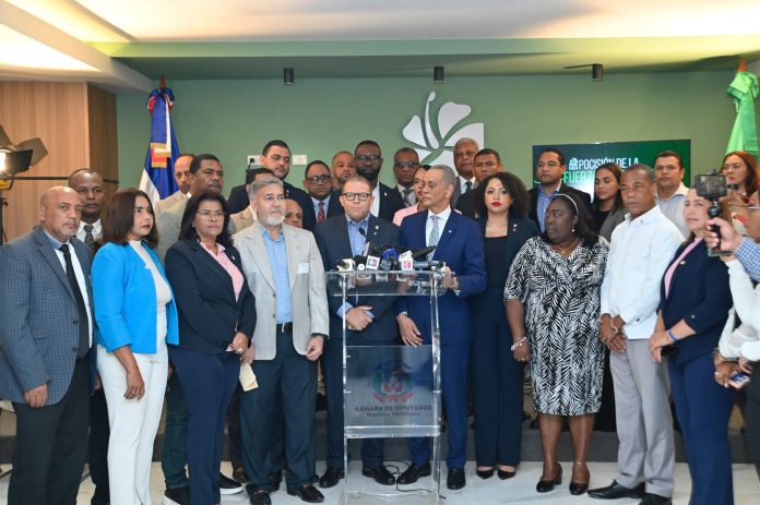 Bloque de diputados FP: acusa al gobierno de entreguista al intentar ceder espacio marítimo de RD a Países Bajos