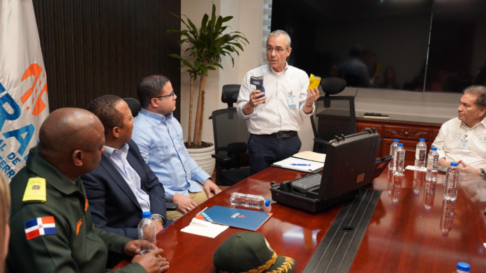 Intrant y Digesett entrenan agentes en uso de alcoholímetros para la seguridad vial.