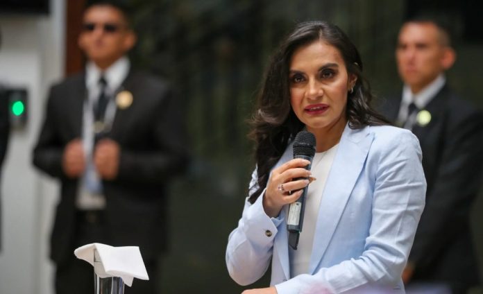 Gobierno de Ecuador suspende a su vicepresidenta por 150 días; es su segunda sanción
