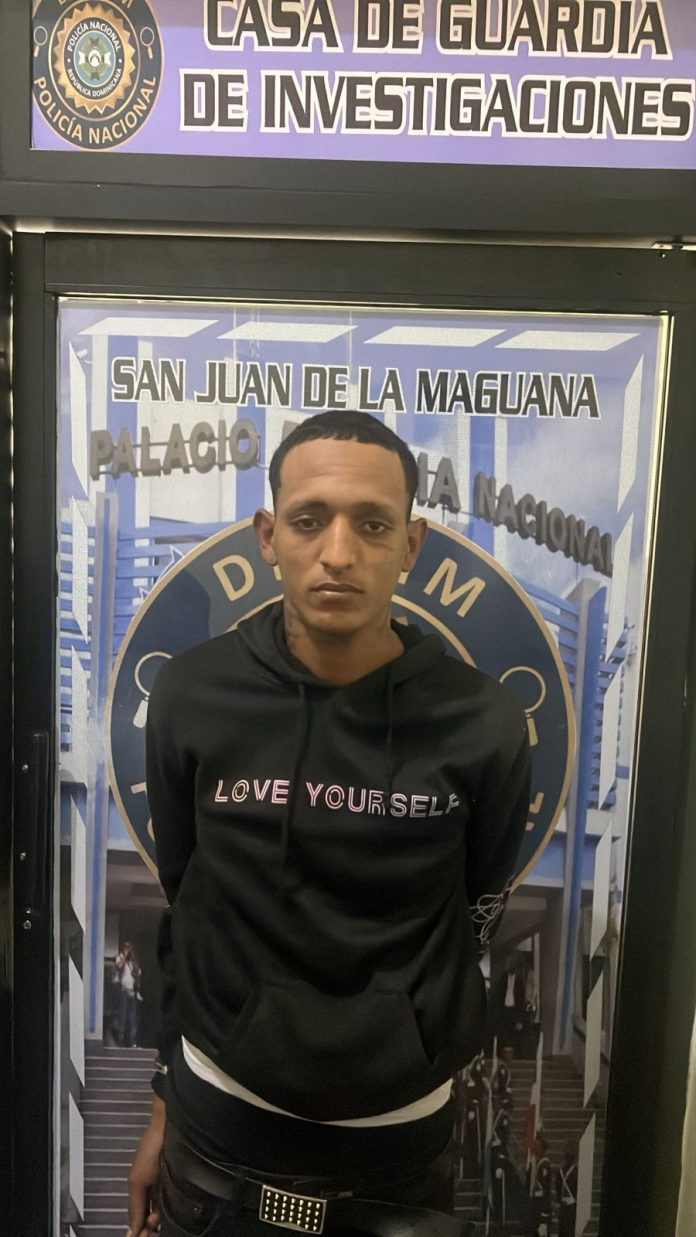 Autoridades capturan en San Juan a hombre acusado de asesinar expareja en cabaña de SDE