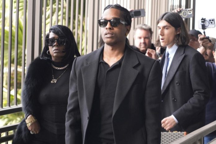 Rihanna aparece por primera vez en el juicio de su pareja A$AP Rocky