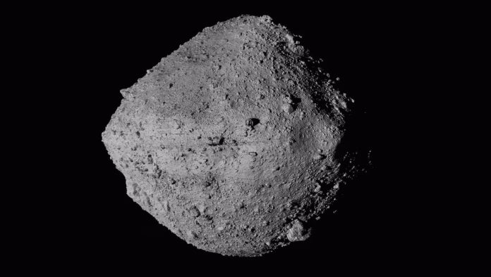Descubrieron en el asteroide Bennu pistas sobre el origen de la vida en la Tierra