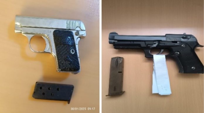 Le ocupan dos armas de fuego utilizadas para atacar a los agentes actuantes.