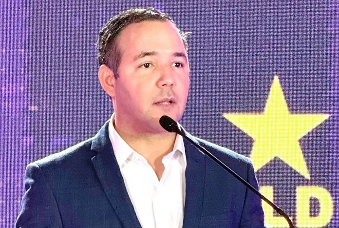 Con las palabras de agradecimiento Pujols dejó abierto el agasajo con motivo de las navidades, dedicado a los militantes del Partido que prestan su servicios en ambas sedes peledeistas.