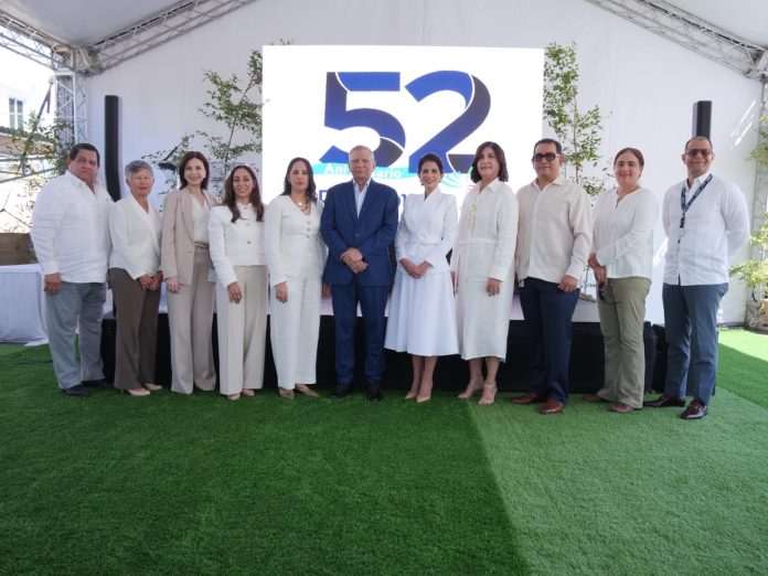 Aguilera resalta fortaleza de Refidomsa en su 52 aniversario; reconoce a empleados destacados