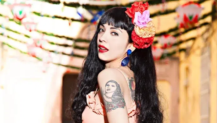 Mon Laferte confiesa en México su necesidad de hacer canciones incómodas y honestas