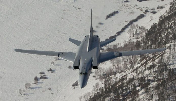 Muere un piloto tras estrellarse un bombardero estratégico ruso en Siberia