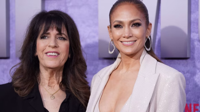 La socia de Jennifer Lopez expone los secretos sexuales de Hollywood en su primera novela