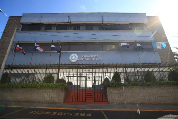 Parlacen se solidariza con Venezuela; pide transición pacífica y liberación de presos políticos