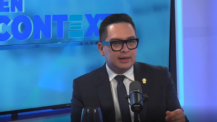 Finalmente, Hernández reconoció la labor de Multimedios Su Mundo, felicitando a su equipo de profesionales por brindar espacios para difundir el trabajo del PARLACEN, subrayando la importancia de estos medios para conectar con la ciudadanía.