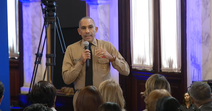 La aclaración del vicealmirante indica que, si bien la incautación se realizó en Haina, la mercancía ilícita fue despachada desde el puerto guatemalteco.