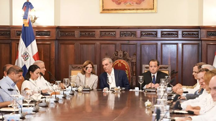 Abinader lidera Consejo de Gobierno para revisar avances y prioridades trimestrales
