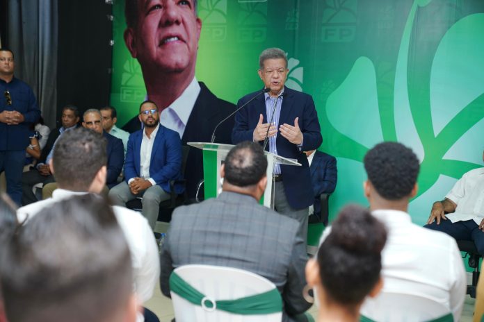 “El presidente tiene unas informaciones que quiere compartir con los expresidentes, y por supuesto, ahí estaremos”, expresó Fernández.