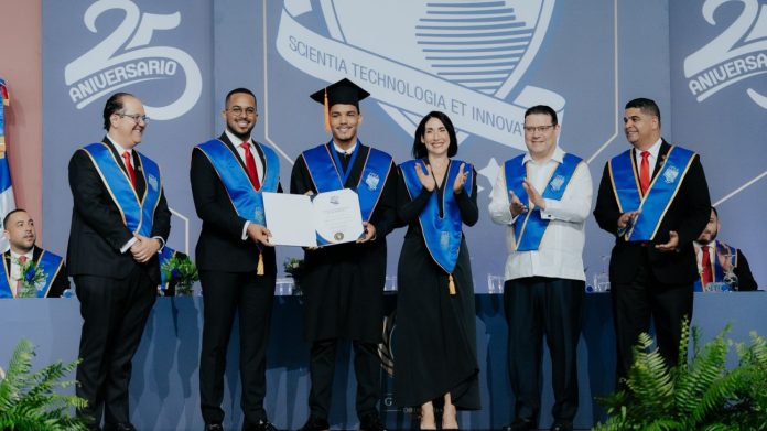 Esta significativa ceremonia correspondió a la XVIII graduación ordinaria, en el marco del 25 aniversario del ITLA.