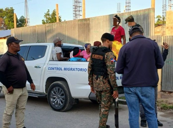 Adicionalmente, otros 1,441 nacionales haitianos en similar condición fueron deportados a su país de origen.