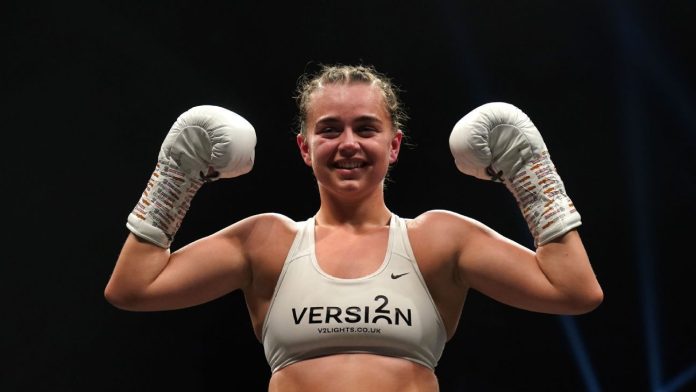 Según el portal especializado, Ring Magazine, cuatro meses más tarde se le diagnosticó una colitis ulcerosa (UC, por sus siglas en inglés), una enfermedad inflamatoria intestinal crónica.