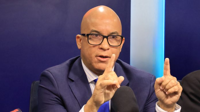 Gobierno insiste: Política migratoria dura, Sin regularización a la vista