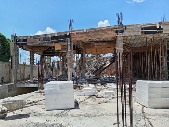 Hasta el momento, las autoridades han confirmado que no se reportan víctimas ni personas atrapadas.