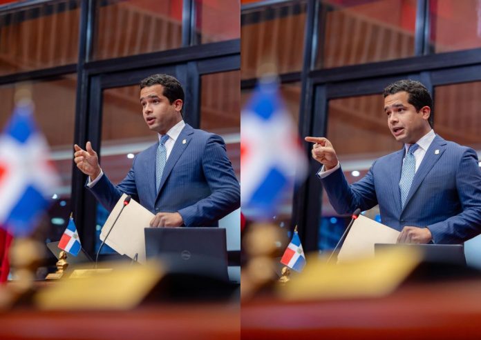 Asimismo, insistió en la necesidad de aumentar los salarios en los citados sectores para generar interés en los dominicanos, durante un panel en el marco del Foro Panamericano de la Libertad 2025, esta semana.