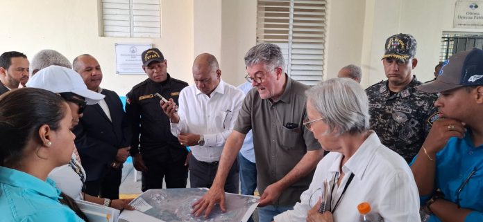 Este centro será operado por personal civil capacitado por el Instituto Superior Especializado de Estudios Penitenciarios y Correccionales (INSEEPENC), antes conocido como Escuela Penitenciaria.