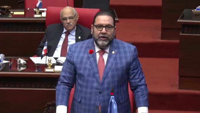 El diputado Rogelio Genao, senador por La Vega