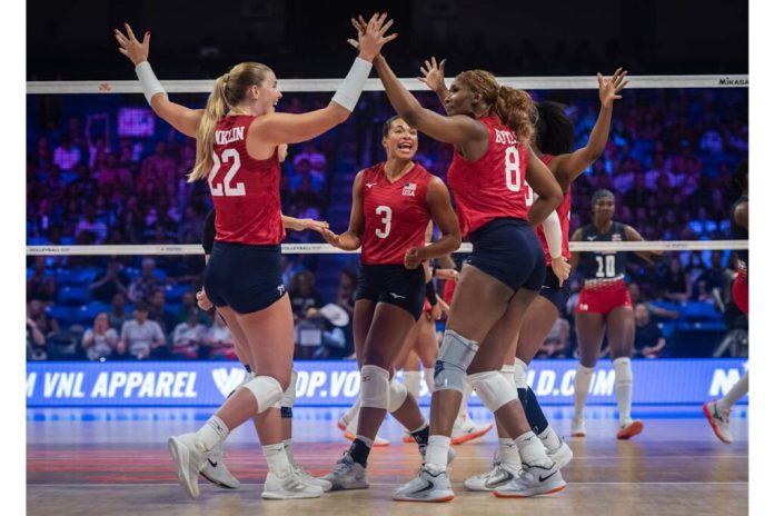 Las criollas , que ahora tienen marca de (4-6), ganaron el primer parcial con un gran juego ofensivo de Brayelin Martínez y Gaila Gonzàlez.