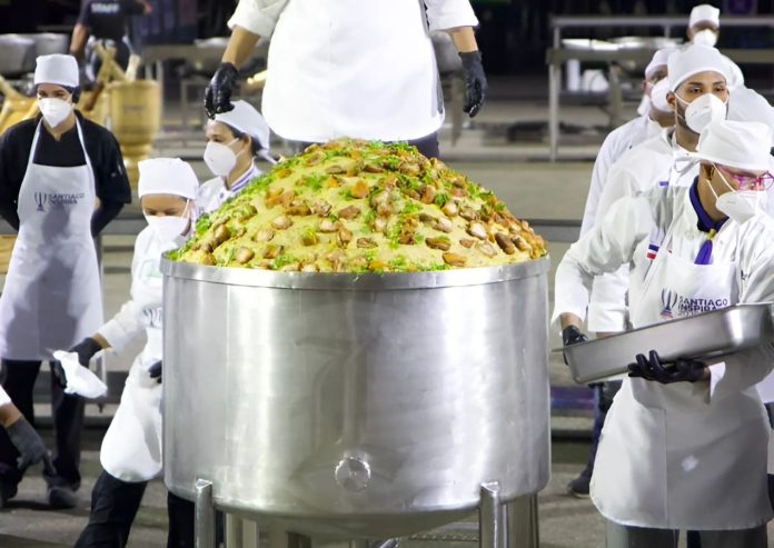 En 2023 se hizo un intento fallido, quedando a 2,300 libras del objetivo. Para 2026, se estima un presupuesto de 25 millones de pesos para lograrlo.