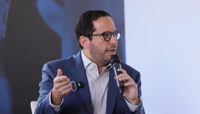 Sigmund Freund insta a la oposición a evaluar propuesta de reducción del presupuesto a los partidos políticos