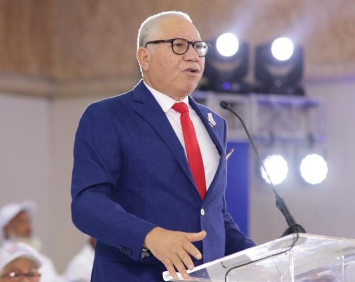 El doctor Pedro Richardson, director ejecutivo de Fedodim indicó que el reglamento bajo ninguna circunstancia modificará la conquista obtenida por los distritos en la ley y por tanto llamo la atención de los inversionistas