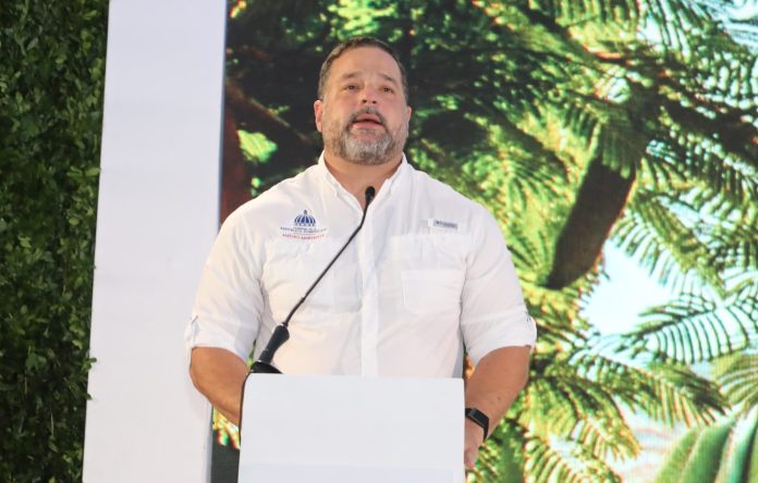 El ministro de Medio Ambiente, Paino Henríquez