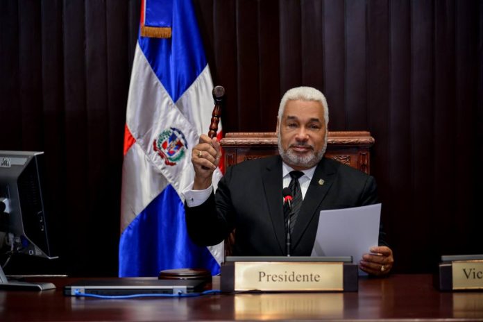 Considera que es lamentable y doloroso volver referirse a problemas como la falta de aulas en las escuelas, resueltos en el gobierno de Danilo Medina.