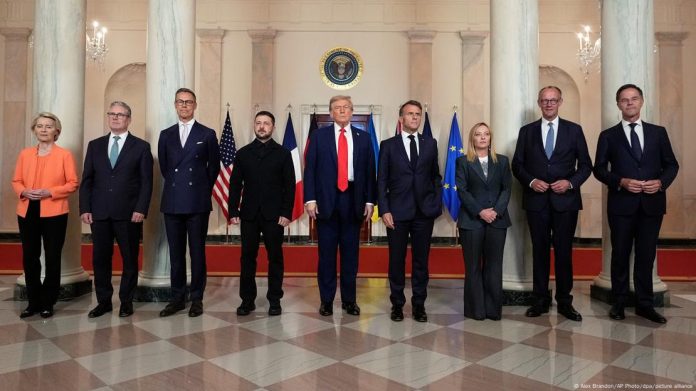 El inicio de la reunión, que Zelenski calificó como la mejor conversación que ha tenido con su par estadounidense, destacó por su distención y por comentarios a la vestimenta más formal con la que se vio al presidente ucraniano.