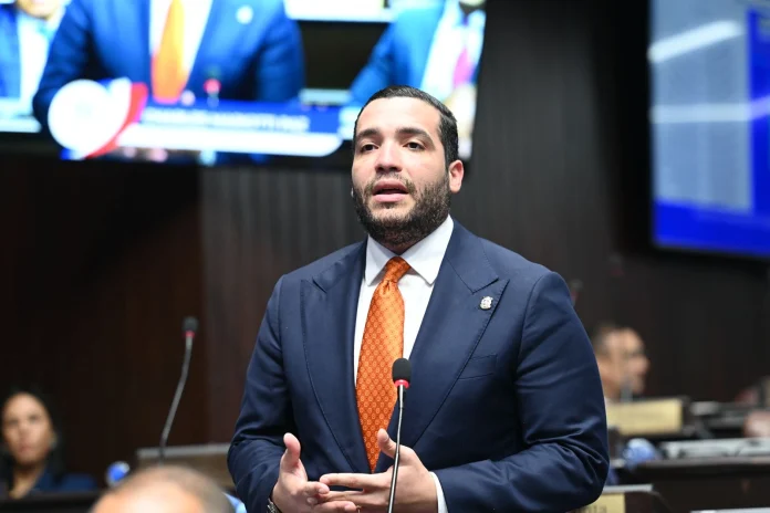 Mariotti Jr. enciende el Congreso: rechaza préstamo de RD$401 mil millones por “ilegal e irresponsable”