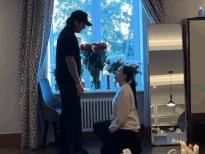 Actriz Bella Thorne causa debate tras pedir matrimonio a su pareja