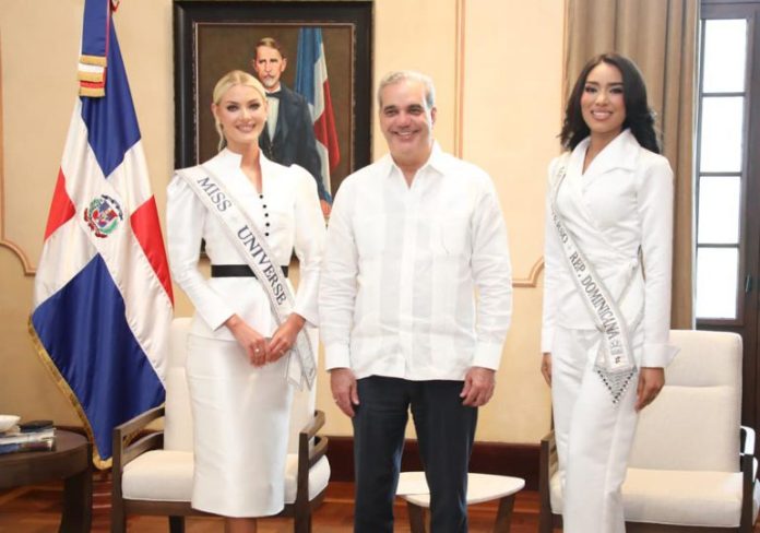 Abinader recibe a reinas de belleza en Palacio Nacional