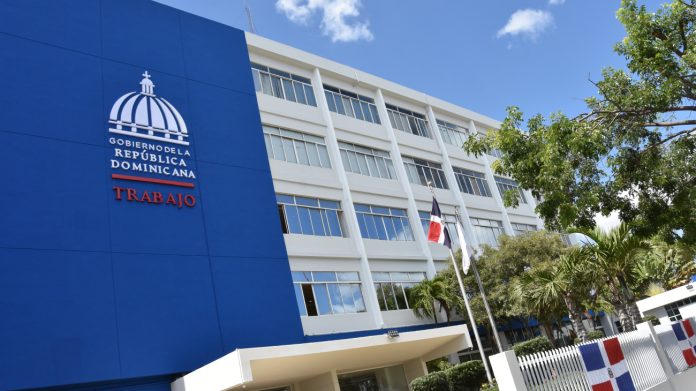 Ministerio de Trabajo insta a flexibilizar horarios en provincias bajo alerta roja