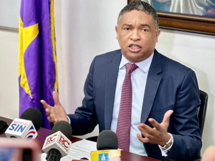 Lorenzo considera al gobierno del PRM, como una gestión sin planificación ni rumbo claro