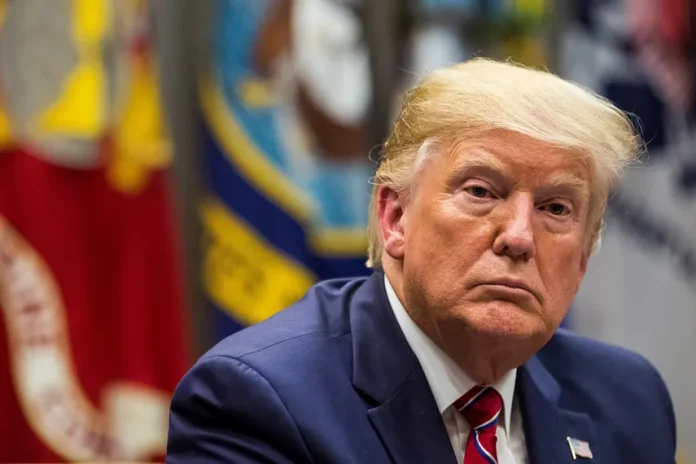 “Cállese. Es usted realmente desagradable”, exclamó Trump tras los repetidos intentos de interrupción.