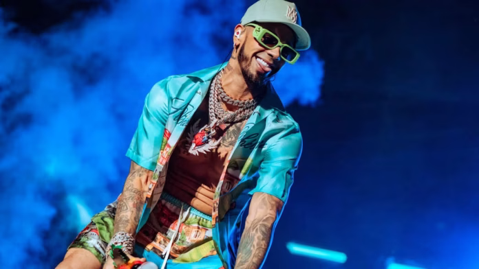 La última vez que el artista se subió a un escenario colombiano fue en 2024, por invitación de Blessd, con quien comparte varios temas como ‘Pórtate Bonito’ o ‘Mírame remix’, con el productor Ovy on the drums.