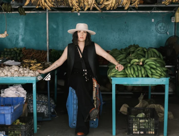 Esta canción, representa para ella lo que somos como cultura: la alegría, el baile, el ritmo, más que nada que la bachata nace en la República Dominicana y nadie la hace mejor que un dominicano.