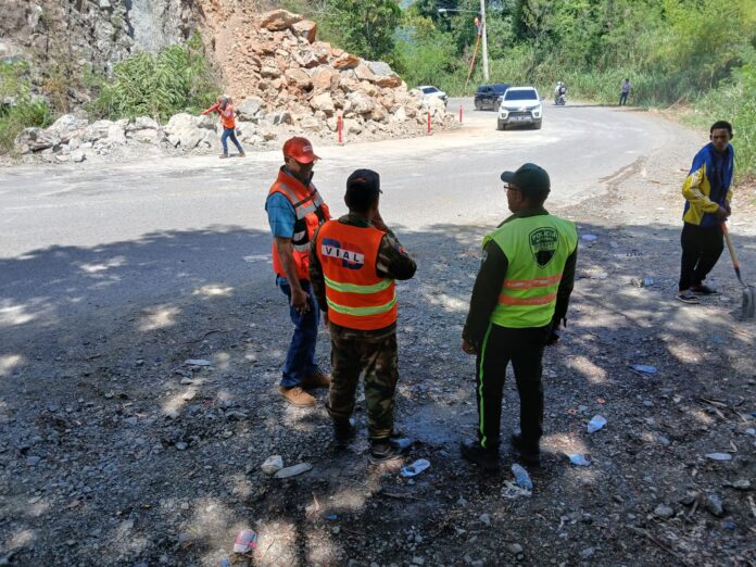 Obras Públicas restablece tránsito en carretera La Vega–Jarabacoa tras deslizamiento en la zona de La Virgen