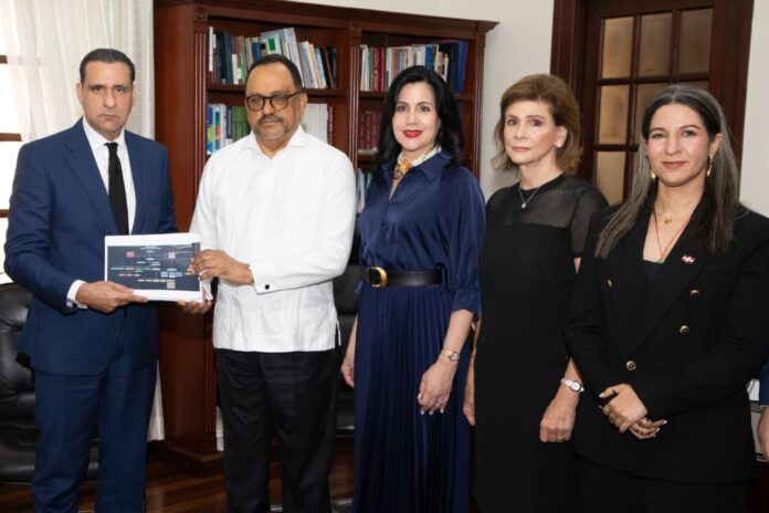 La propuesta fue elaborada por la Comisión para la Reforma Policial, creada mediante el decreto 370-24, con la participación de la Policía Nacional, el Ministerio de Interior y Policía y diversos organismos técnicos y administrativos.