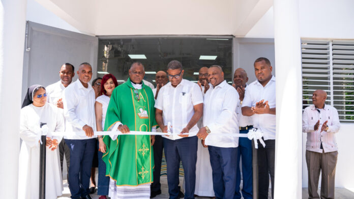 Propeep entrega capilla en comunidad El Limón de La Cuaba, Pedro Brand