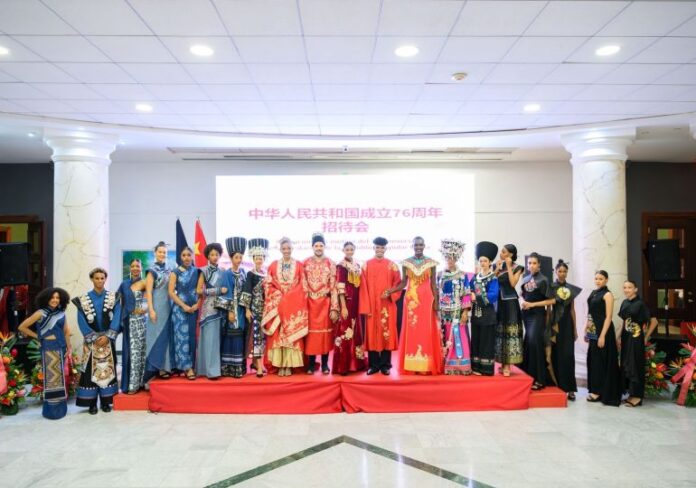 Embajada de China en RD destaca participación de GEMA Academy en la recepción por su 76 aniversario