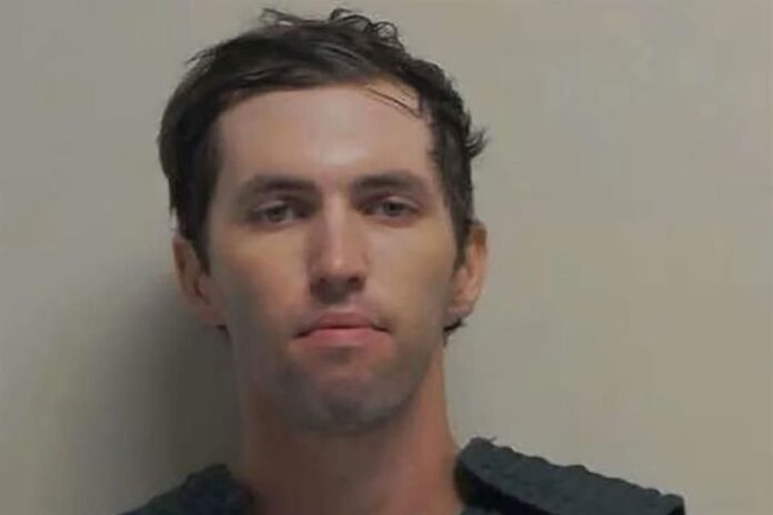 «Hablaron de por qué (Kirk) no les caía bien y los puntos de vista que tenía. El familiar también declaró que Kirk estaba lleno de odio y esparciendo odio», establece el afidávit.