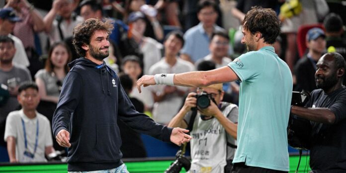 Vacherot sorprende a Djokovic y enfrentará a su primo Rinderknech en la final de Shanghái