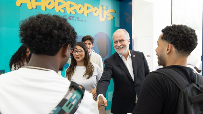 Superintendencia de Bancos promueve la educación financiera en la Feria del Libro