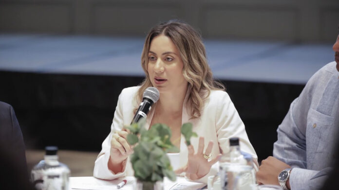 Gloria Reyes presenta nueva Dirección de Desarrollo Social Supérate tras fusión con Adess