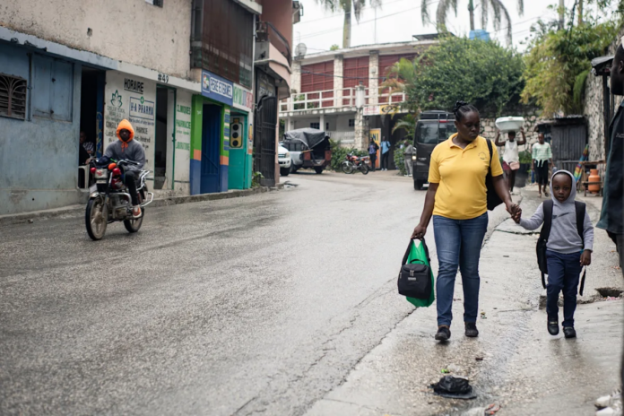 Haití suspende toda actividad por un día debido a los efectos del huracán Melissa Esta medida se ha tomado «con el fin de anticipar y limitar los efectos del huracán en el país», de acuerdo con el Gobierno de Haití, que informó que reforzó las medidas de protección y evacuación.